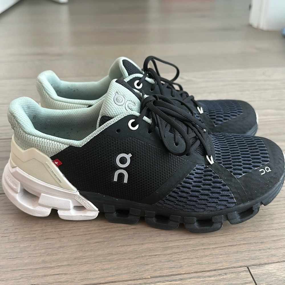 Women’s ON Running Cloudflyer Shoes Sz 7.5